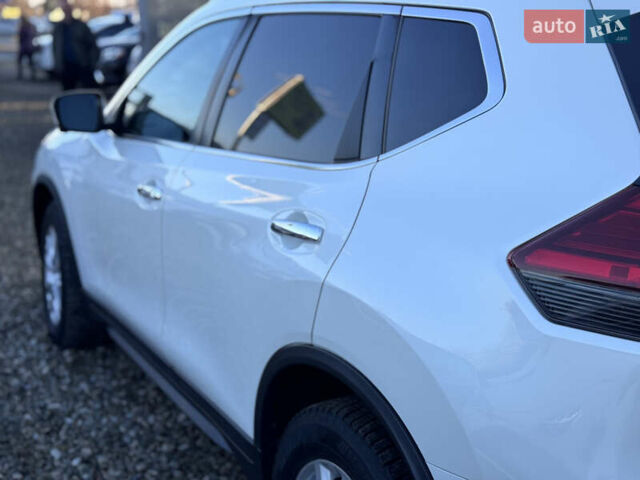Белый Ниссан Rogue, объемом двигателя 2.5 л и пробегом 151 тыс. км за 14300 $, фото 9 на Automoto.ua
