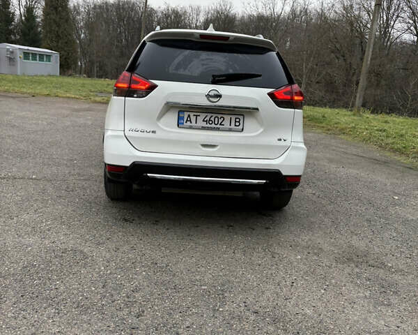 Белый Ниссан Rogue, объемом двигателя 2.49 л и пробегом 213 тыс. км за 11800 $, фото 1 на Automoto.ua