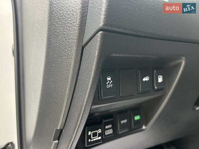 Белый Ниссан Rogue, объемом двигателя 2.5 л и пробегом 120 тыс. км за 14300 $, фото 21 на Automoto.ua