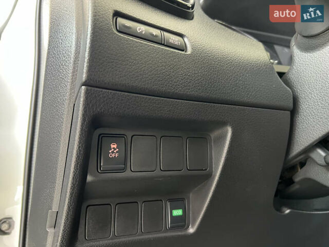 Белый Ниссан Rogue, объемом двигателя 2 л и пробегом 114 тыс. км за 14299 $, фото 11 на Automoto.ua