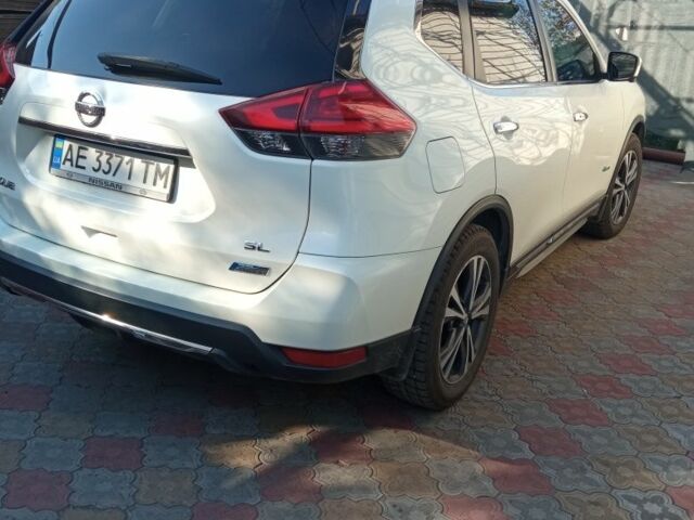 Белый Ниссан Rogue, объемом двигателя 2 л и пробегом 177 тыс. км за 15500 $, фото 1 на Automoto.ua