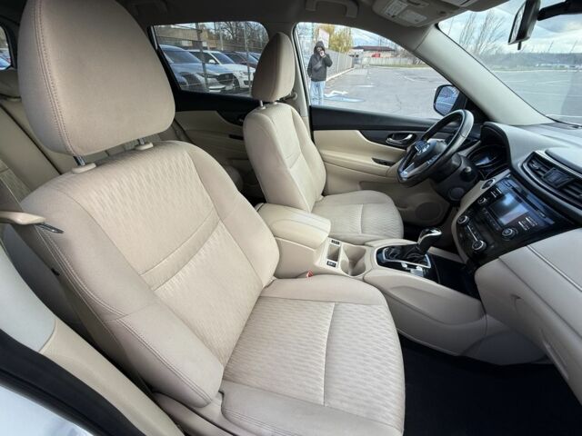 Белый Ниссан Rogue, объемом двигателя 2.5 л и пробегом 119 тыс. км за 12800 $, фото 7 на Automoto.ua