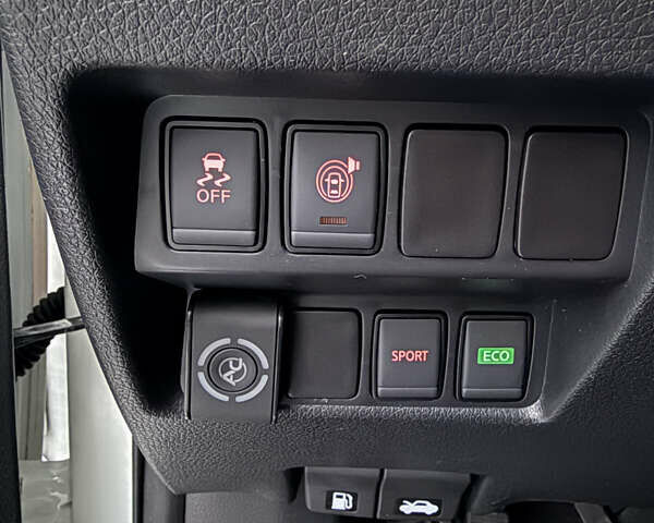 Белый Ниссан Rogue, объемом двигателя 2.49 л и пробегом 155 тыс. км за 15000 $, фото 15 на Automoto.ua