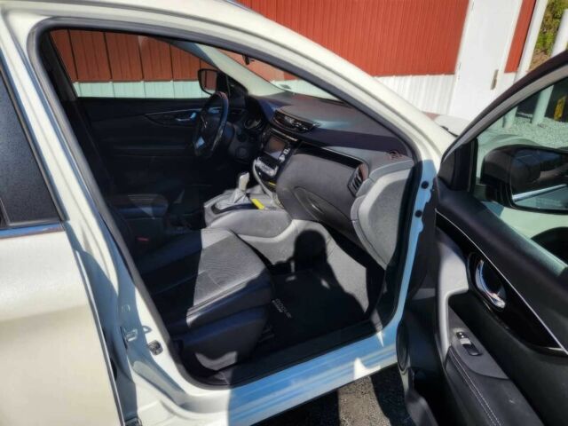 Білий Ніссан Rogue, об'ємом двигуна 2 л та пробігом 57 тис. км за 2850 $, фото 6 на Automoto.ua