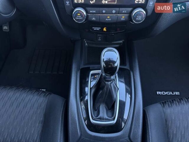 Белый Ниссан Rogue, объемом двигателя 2.5 л и пробегом 81 тыс. км за 17500 $, фото 21 на Automoto.ua