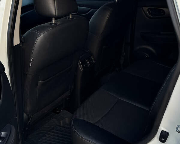 Белый Ниссан Rogue, объемом двигателя 2 л и пробегом 142 тыс. км за 13500 $, фото 5 на Automoto.ua