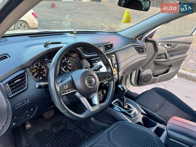 Белый Ниссан Rogue, объемом двигателя 2.49 л и пробегом 167 тыс. км за 15300 $, фото 9 на Automoto.ua