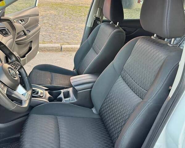 Белый Ниссан Rogue, объемом двигателя 2.49 л и пробегом 167 тыс. км за 15300 $, фото 19 на Automoto.ua