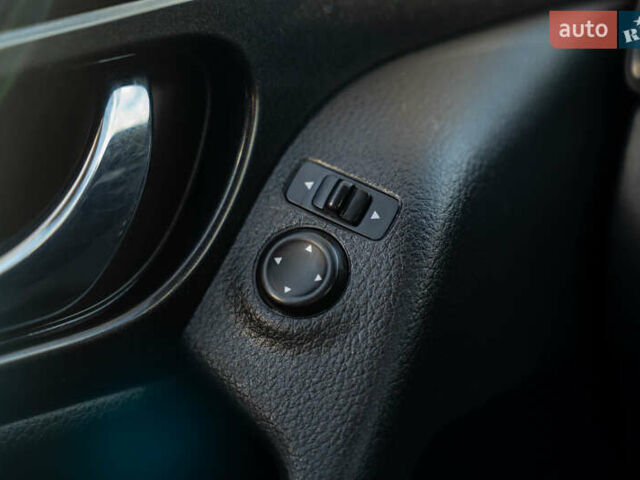 Белый Ниссан Rogue, объемом двигателя 2.49 л и пробегом 132 тыс. км за 14900 $, фото 14 на Automoto.ua