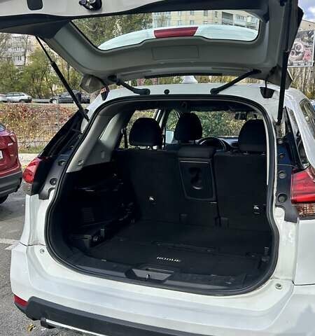 Ниссан Rogue 2017 в Киеве на Automoto.ua Белый Ниссан Rogue, объемом двигателя 2.49 л и пробегом 119 тыс. км за 13952 $, фото 13 на Automoto.ua