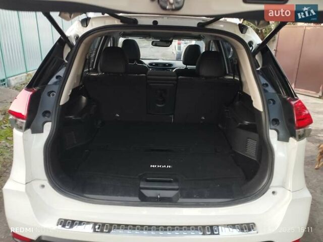 Белый Ниссан Rogue, объемом двигателя 2.49 л и пробегом 115 тыс. км за 14900 $, фото 7 на Automoto.ua