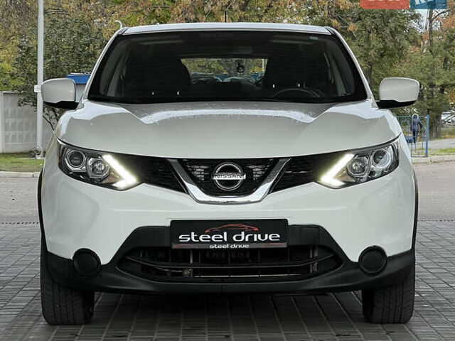 Белый Ниссан Rogue, объемом двигателя 2 л и пробегом 114 тыс. км за 14299 $, фото 1 на Automoto.ua