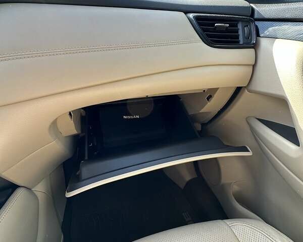 Белый Ниссан Rogue, объемом двигателя 2.49 л и пробегом 89 тыс. км за 18500 $, фото 20 на Automoto.ua