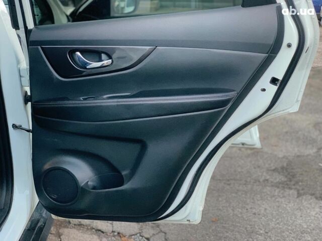 Белый Ниссан Rogue, объемом двигателя 2.5 л и пробегом 144 тыс. км за 14890 $, фото 19 на Automoto.ua