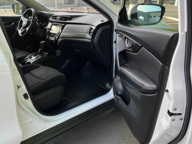 Белый Ниссан Rogue, объемом двигателя 2.5 л и пробегом 153 тыс. км за 16500 $, фото 19 на Automoto.ua