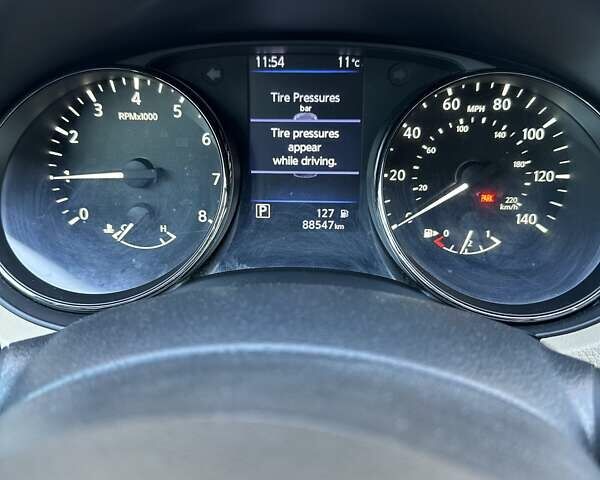 Белый Ниссан Rogue, объемом двигателя 2.49 л и пробегом 89 тыс. км за 18500 $, фото 4 на Automoto.ua