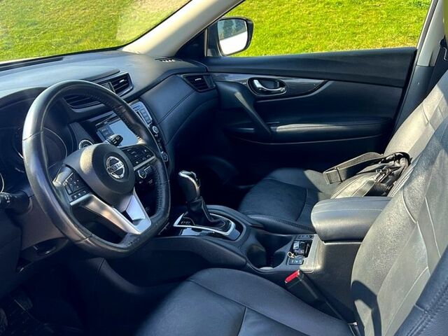 Белый Ниссан Rogue, объемом двигателя 2.5 л и пробегом 100 тыс. км за 16500 $, фото 5 на Automoto.ua