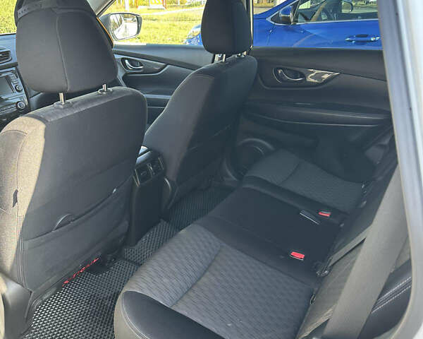 Белый Ниссан Rogue, объемом двигателя 2.49 л и пробегом 73 тыс. км за 18400 $, фото 12 на Automoto.ua