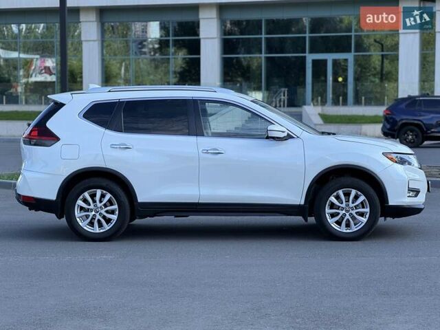Белый Ниссан Rogue, объемом двигателя 2.49 л и пробегом 100 тыс. км за 15499 $, фото 7 на Automoto.ua