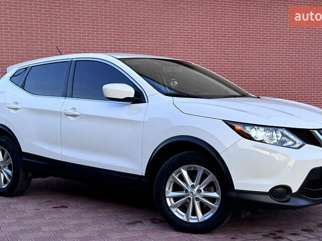 Белый Ниссан Rogue, объемом двигателя 2 л и пробегом 117 тыс. км за 15300 $, фото 4 на Automoto.ua