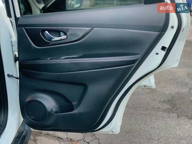 Белый Ниссан Rogue, объемом двигателя 2.5 л и пробегом 144 тыс. км за 14890 $, фото 19 на Automoto.ua