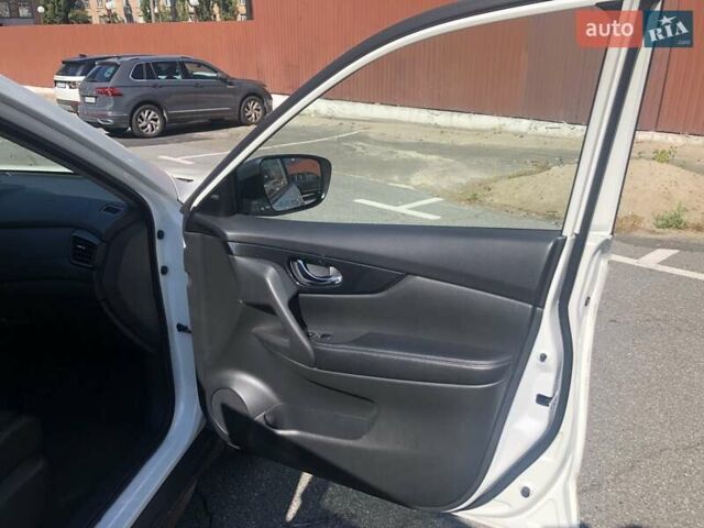 Білий Ніссан Rogue, об'ємом двигуна 2.49 л та пробігом 108 тис. км за 19100 $, фото 18 на Automoto.ua