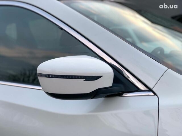 Белый Ниссан Rogue, объемом двигателя 2.5 л и пробегом 144 тыс. км за 14890 $, фото 5 на Automoto.ua