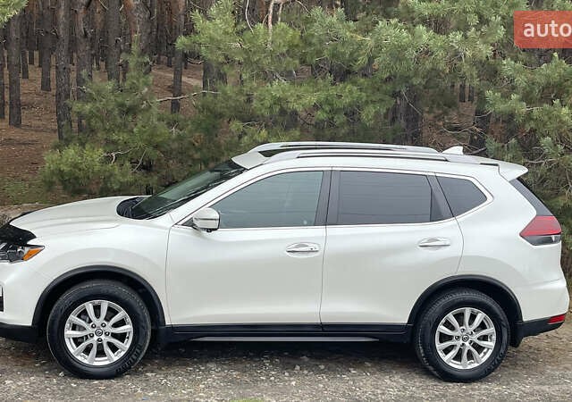 Белый Ниссан Rogue, объемом двигателя 0 л и пробегом 75 тыс. км за 17500 $, фото 13 на Automoto.ua