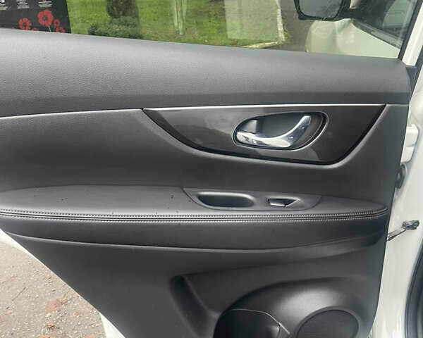 Белый Ниссан Rogue, объемом двигателя 2.49 л и пробегом 105 тыс. км за 16700 $, фото 16 на Automoto.ua