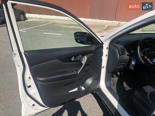 Білий Ніссан Rogue, об'ємом двигуна 2.49 л та пробігом 108 тис. км за 19100 $, фото 17 на Automoto.ua