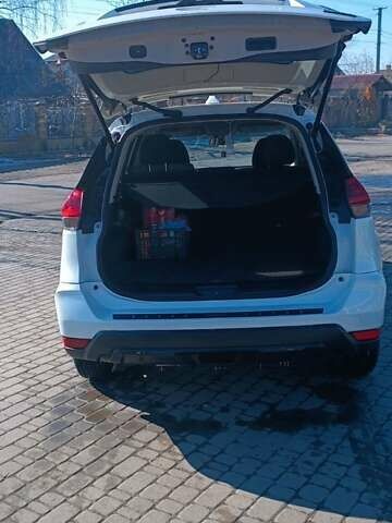 Білий Ніссан Rogue, об'ємом двигуна 2.49 л та пробігом 146 тис. км за 17300 $, фото 6 на Automoto.ua