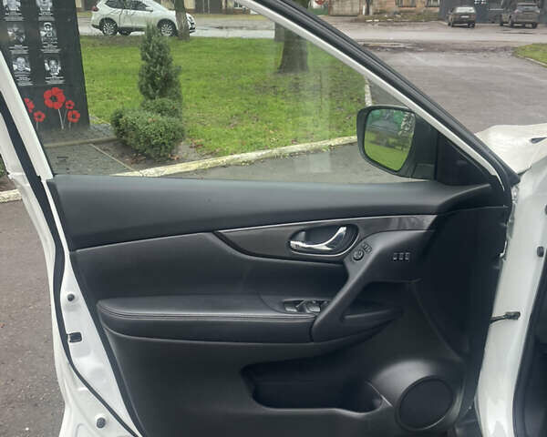 Белый Ниссан Rogue, объемом двигателя 2.49 л и пробегом 105 тыс. км за 16700 $, фото 10 на Automoto.ua