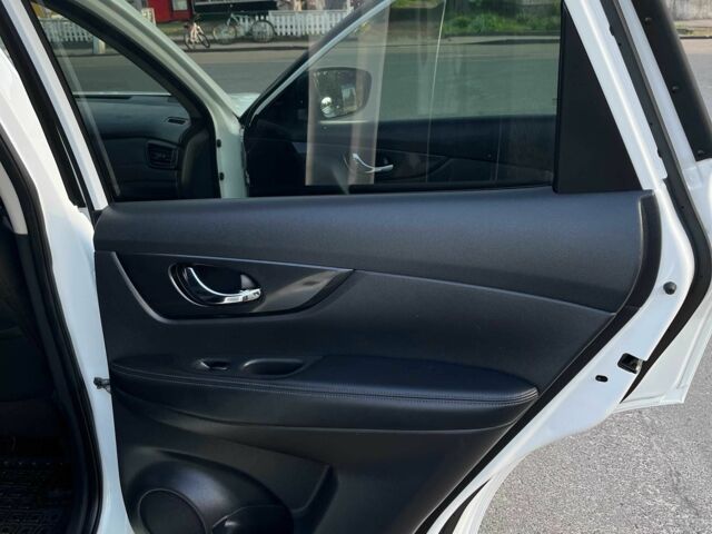 Белый Ниссан Rogue, объемом двигателя 2.5 л и пробегом 153 тыс. км за 16500 $, фото 20 на Automoto.ua