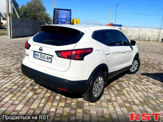 Белый Ниссан Rogue, объемом двигателя 2 л и пробегом 98 тыс. км за 14700 $, фото 3 на Automoto.ua