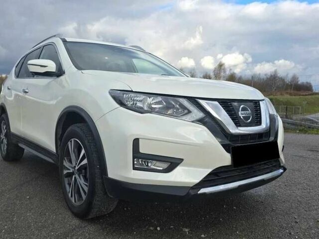 Белый Ниссан Rogue, объемом двигателя 0 л и пробегом 63 тыс. км за 10400 $, фото 1 на Automoto.ua