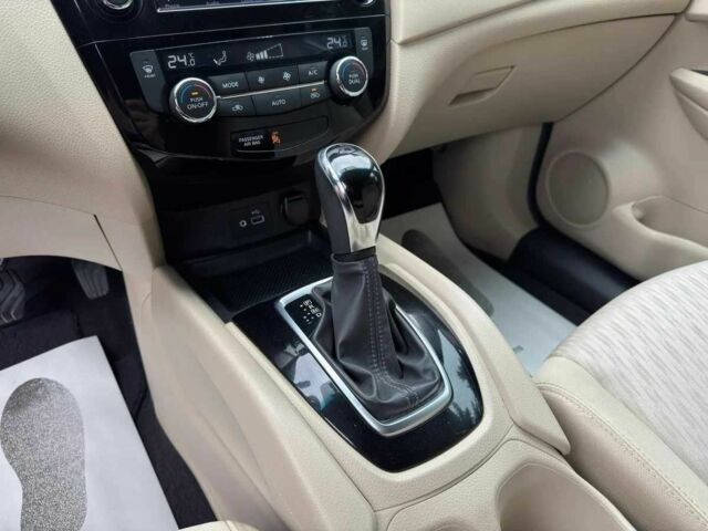 Белый Ниссан Rogue, объемом двигателя 2.5 л и пробегом 120 тыс. км за 13000 $, фото 9 на Automoto.ua