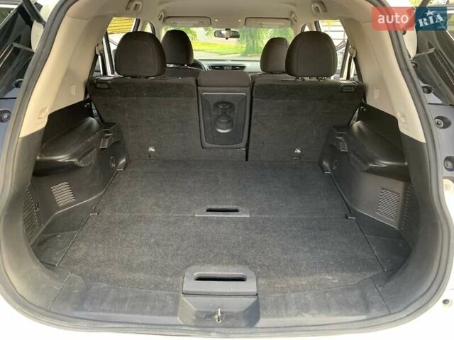 Білий Ніссан Rogue, об'ємом двигуна 2.49 л та пробігом 139 тис. км за 14800 $, фото 24 на Automoto.ua