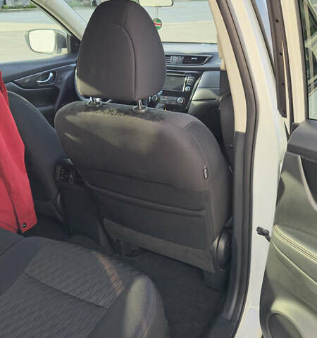 Белый Ниссан Rogue, объемом двигателя 2.49 л и пробегом 128 тыс. км за 15200 $, фото 12 на Automoto.ua