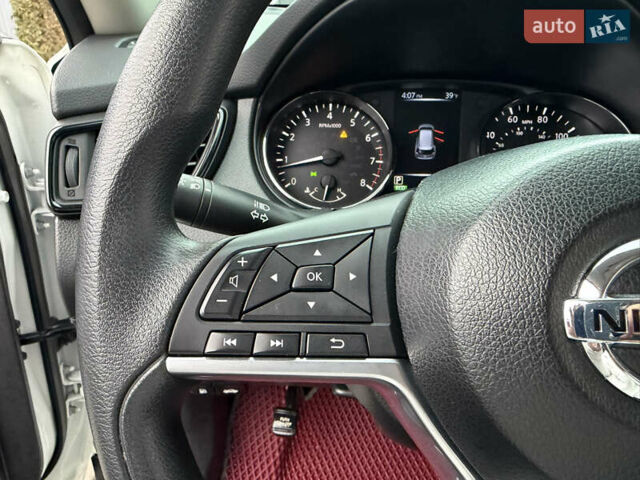 Белый Ниссан Rogue, объемом двигателя 2.5 л и пробегом 50 тыс. км за 16499 $, фото 44 на Automoto.ua