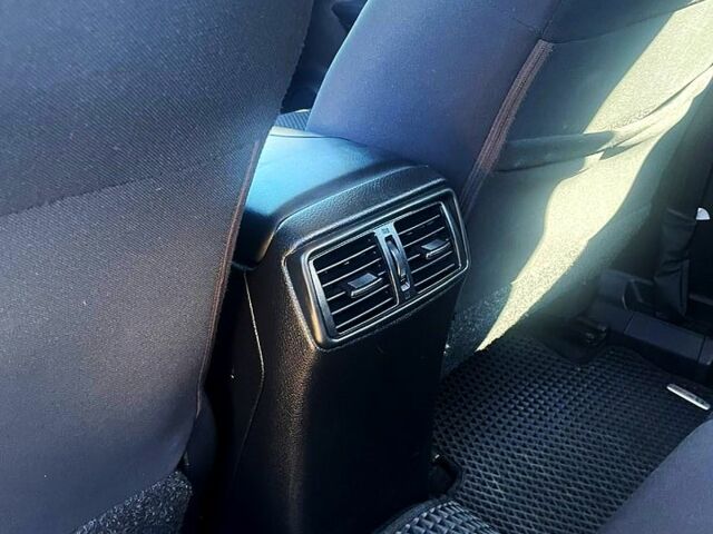 Белый Ниссан Rogue, объемом двигателя 2 л и пробегом 98 тыс. км за 14700 $, фото 6 на Automoto.ua