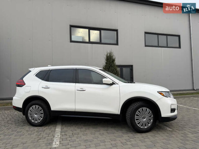 Белый Ниссан Rogue, объемом двигателя 2.5 л и пробегом 50 тыс. км за 16499 $, фото 3 на Automoto.ua