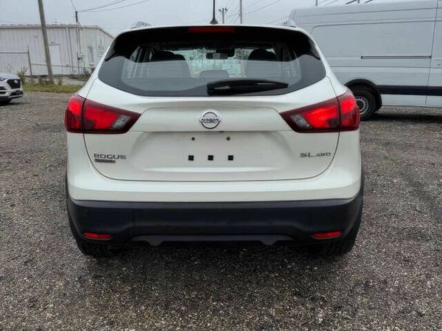 Белый Ниссан Rogue, объемом двигателя 2 л и пробегом 34 тыс. км за 1900 $, фото 6 на Automoto.ua