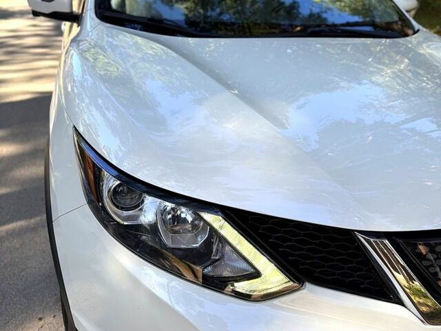 Белый Ниссан Rogue, объемом двигателя 2 л и пробегом 55 тыс. км за 15000 $, фото 2 на Automoto.ua