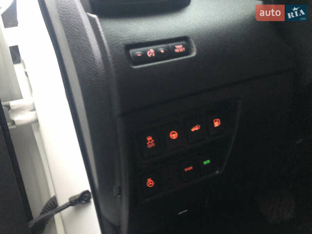 Белый Ниссан Rogue, объемом двигателя 2.49 л и пробегом 124 тыс. км за 17900 $, фото 16 на Automoto.ua