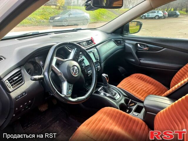 Белый Ниссан Rogue, объемом двигателя 2.5 л и пробегом 149 тыс. км за 18700 $, фото 5 на Automoto.ua