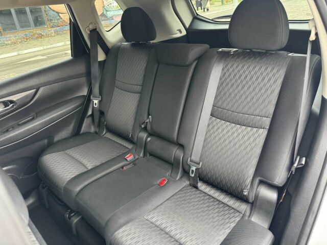 Белый Ниссан Rogue, объемом двигателя 2.5 л и пробегом 113 тыс. км за 14999 $, фото 21 на Automoto.ua