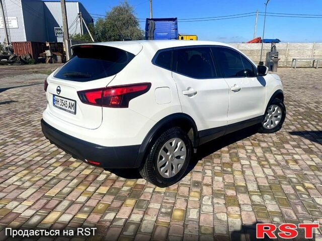 Белый Ниссан Rogue, объемом двигателя 2 л и пробегом 98 тыс. км за 14700 $, фото 4 на Automoto.ua