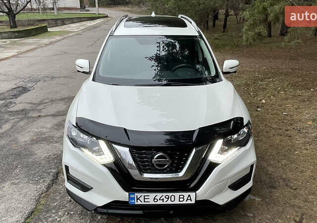 Белый Ниссан Rogue, объемом двигателя 0 л и пробегом 75 тыс. км за 17500 $, фото 4 на Automoto.ua