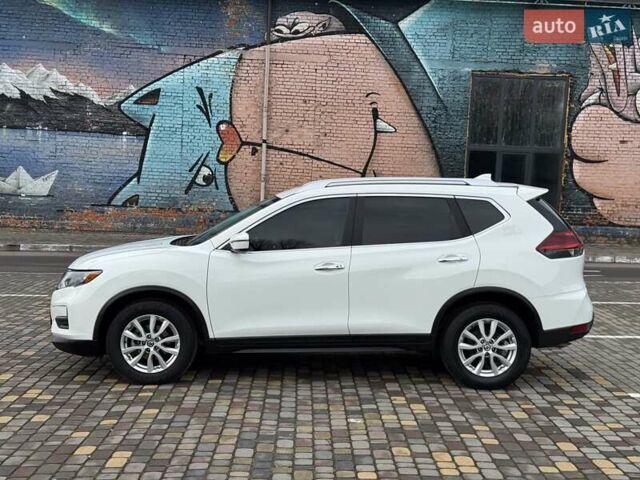 Белый Ниссан Rogue, объемом двигателя 2.5 л и пробегом 113 тыс. км за 14999 $, фото 2 на Automoto.ua