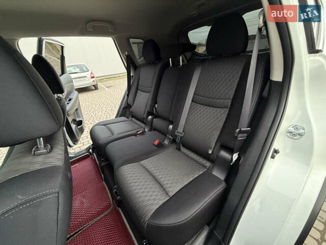 Белый Ниссан Rogue, объемом двигателя 2.5 л и пробегом 50 тыс. км за 16499 $, фото 30 на Automoto.ua